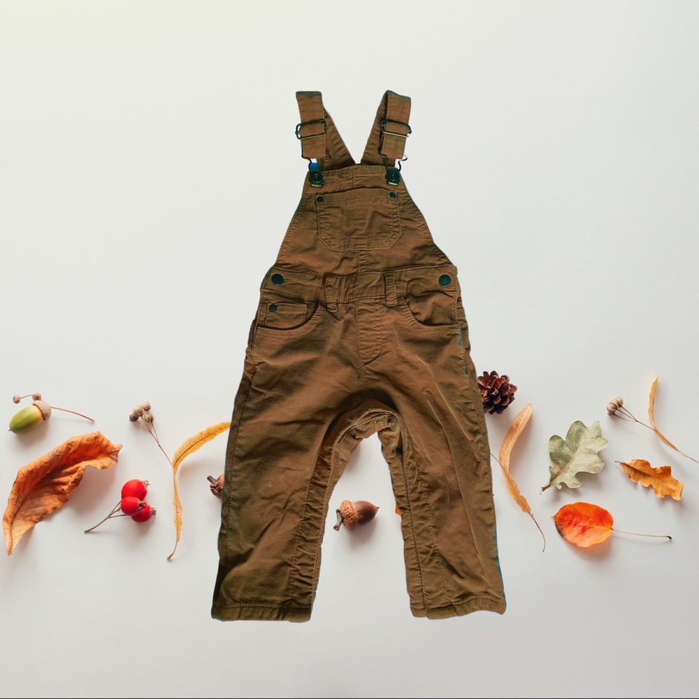 Corduroy overalls 9-12M worn few times!